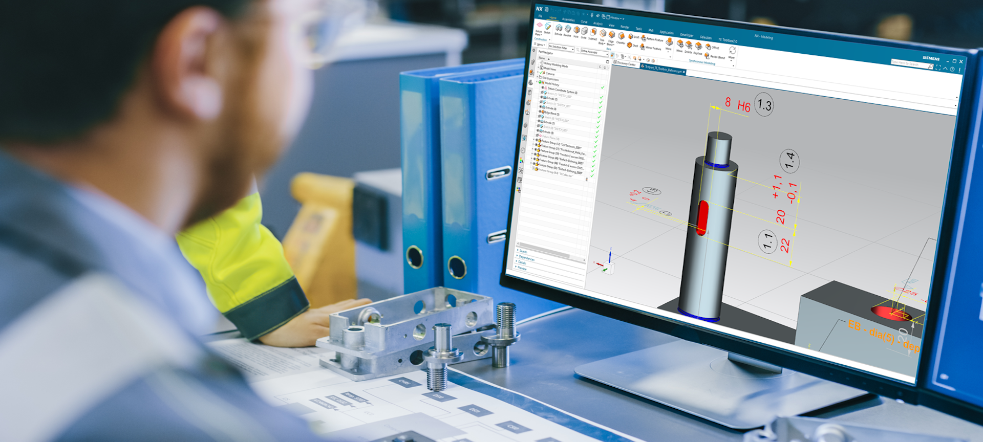 Ingenieur vor Siemens NX mit MBD 3D Modell